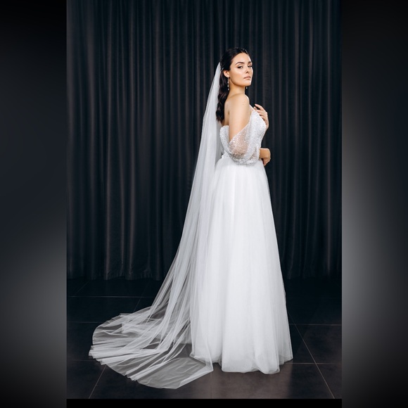 Wide simple wedding veil for bride cascading bridal veil 1 tier cathedral length - Picture 1 of 7